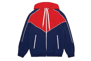 La campera Lacoste es la compañera ideal para esas tardes frescas de primavera.