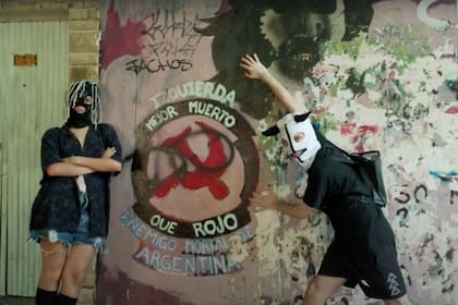 La Cámpora denunció ataques armados de militantes libertarios en La Plata.