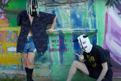 La agrupación política compartió imágenes de las pintadas hechas por militantes de extrema derecha.