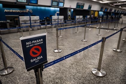 “La cancelación prevista afectará a cerca de 400 vuelos y aproximadamente 70.000 pasajeros tendrán que cancelar o modificar sus itinerarios", dice ALTA en un comunicado