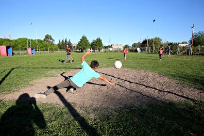 La cancha de, Club de Fútbol Infantil Canal Oeste, de Ensenada, donde aterrizó sin autorización el helicóptero de Sergio Berni