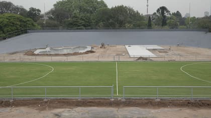 La cancha de hockey sobre césped, casi terminada