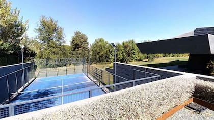 La cancha de tenis del hogar de los Hazard