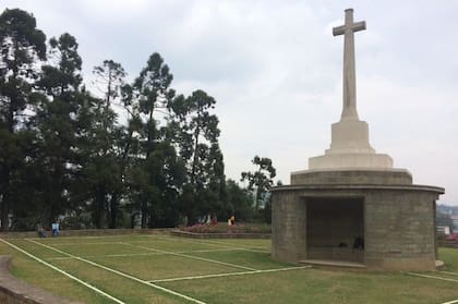 La cancha de tenis en Garrison Hill fue todo lo que separó a los dos ejércitos