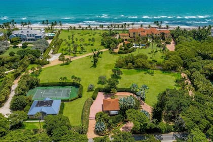 La cancha de tenis en la mansión de Larry Ellison