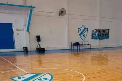 La cancha del club, funcional para basquet y handball