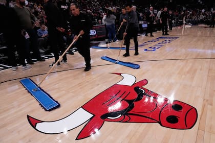 La cancha resbaladiza llevará a Bulls y Heat a una racha de cuatro juegos en cinco días