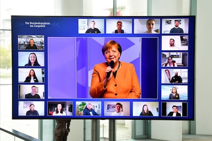 La canciller alemana Angela Merkel dialoga con los ciudadanos sobre la pandemia por Zoom