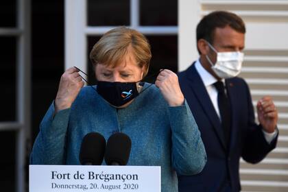 La canciller alemana Angela Merkel y el francés Emmanuel Macron se reunieron en Fort de Bregancon, una tradicional residencia de verano de los líderes franceses