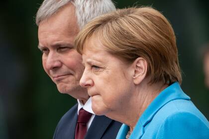 La canciller alemana sufrió de nuevo temblores; fue durante la recepción con honores militares del jefe de Gobierno de Finlandia, Antti Rinne