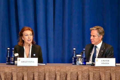 La canciller Diana Mondino, este jueves junto a Antony Blinken en Nueva York