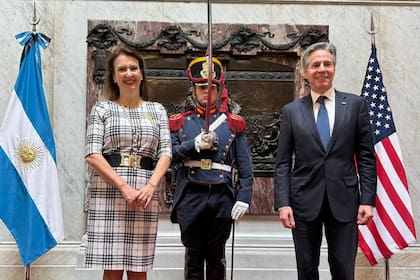 La canciller Diana Mondino junto al Secretario de Estado de los Estados Unidos, Antony Blinken, en Casa Rosada.