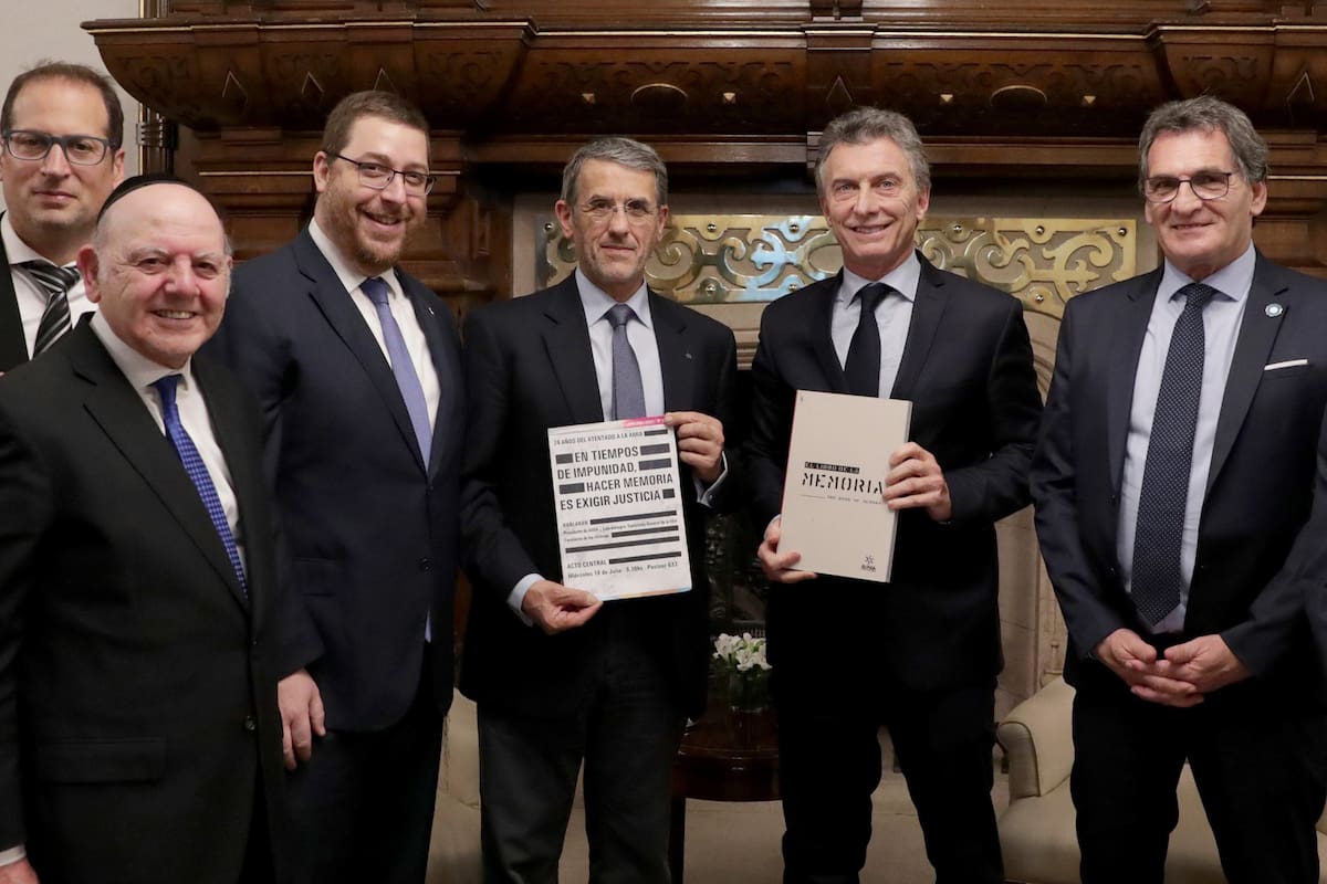 La Cancillería emitió un comunicado en la previa del acto por un nuevo aniversario del ataque; Macri recibió ayer a los dirigentes de la mutual judía en la Casa Rosada