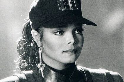 La canción Rhythm Nation, de Janet Jackson (publicada en 1989) emite en un momento una frecuencia que puede afectar el funcionamiento de un disco rígido antiguo de 5400 rpm