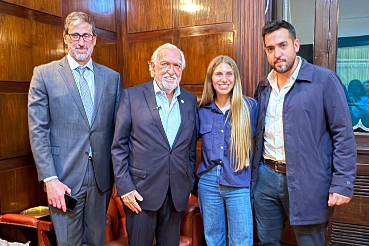 La candidata a legisladora porteña Lula Levy junto al jurista Ricardo Gil Lavedra