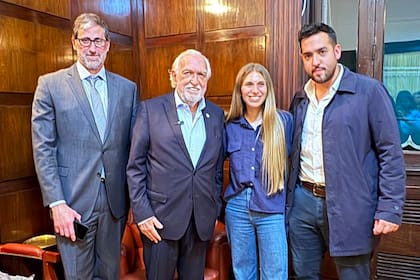 La candidata a legisladora porteña Lula Levy junto al jurista Ricardo Gil Lavedra