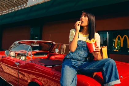 La cantante Aitana anuncia su propio menú de McDonald's en su perfil de Instagram