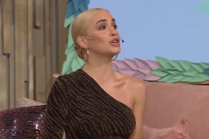 La cantante apostó a un recogido tirante y todos la compararon con Evita de Perón