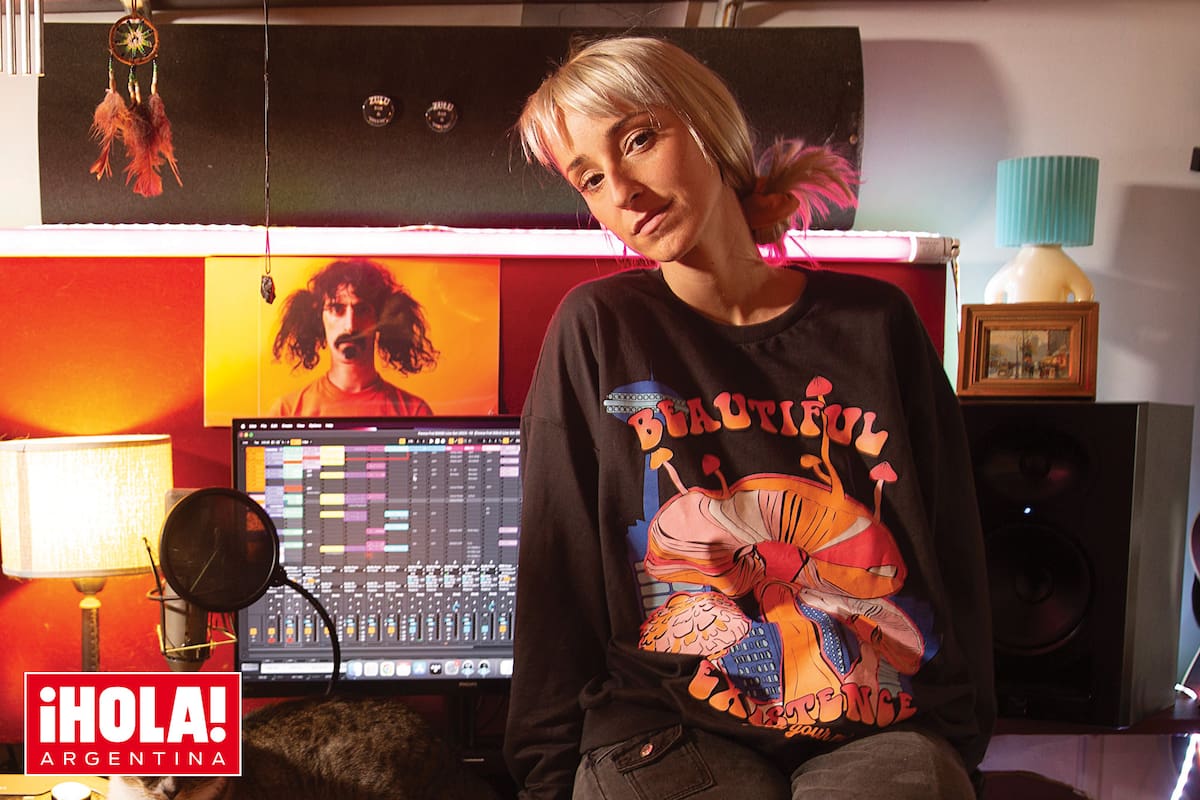 La cantante, arregladora y productora vocal nos abre las puertas de su casa, donde montó su estudio de grabación.