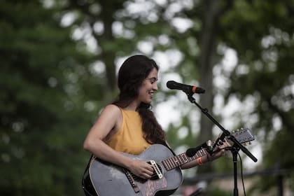 La cantante catalana, que dará un recital en la Noche de la Feria, se ha forjado un camino donde flamenco, jazz y bossa nova interactúan con la palabra poética