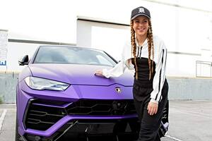 La cantante cumplirá su promesa y regalará su lujoso auto morado