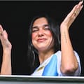 Dua Lipa reunió 100 libros prohibidos que ahora se pueden leer