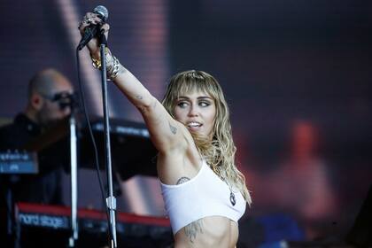 La cantante entonó Back to black ante una audiencia que la ovacionó