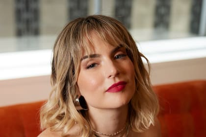 La cantante Joanna Levesque, que saltó a la fama como "JoJo" cuando tenía 13 años, posa para promover sus memorias, "Over the Influence", el miércoles 18 de septiembre de 2024 en Nueva York. (Foto Matt Licari/Invision/AP)