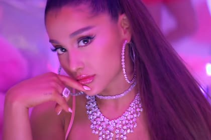 La cantante logró ocupar los tres primeros puestos del ranking Billboard Hot 100 con los temas de su disco Thank U, Next