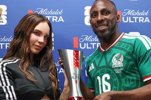 Belinda vivió una noche única en México: entregó el premio a mejor jugador y conoció a su artista favorito