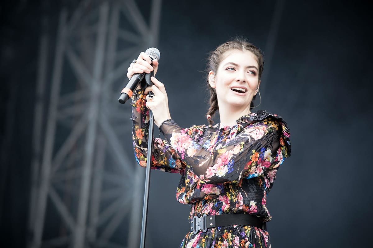 La cantante neozelandesa se presentará en la Argentina con sus significativas composiciones sobre la adolescencia