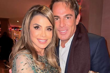 La cantante Paula Abdul con un amigo.