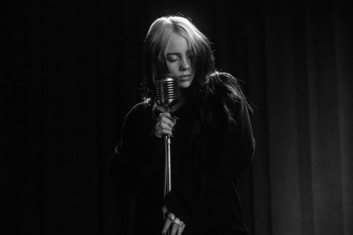 La cantante que ararsó en los Grammy lanzó el video oficial de la canción “No Time To Die”