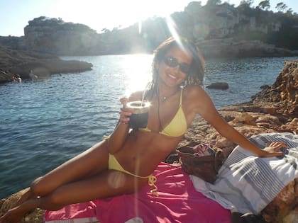 La cantante regresó a Mallorca, donde filmó su película The Last Sunrise (Foto: Instagram @maiareficco)