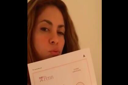 La cantante se mostró feliz por completar un curso de cuatro semanas. "Me tomó horas después de poner a dormir a los niños", aseguró.