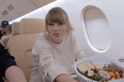 La cantante Taylor Swift tuvo que revisar su práctica de viajar en jet tras las críticas de sus fans