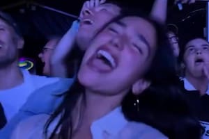 La cantante vivió el concierto junto a su novio Callum Turner (Captura: @dualipa)