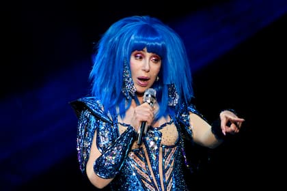 La cantante y actriz estadounidense Cher actúa en vivo en el escenario en un espectáculo con entradas agotadas en Toronto.  La cantante y actriz estadounidense Cher actúa en vivo en el escenario en un espectáculo con entradas agotadas en Toronto.