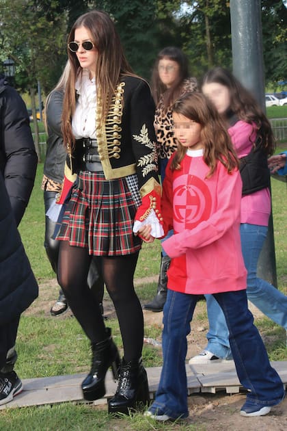 La cantante y actriz llegó de la mano de Rufina.