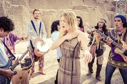 La cantante y el grupo del que Kohen es parte