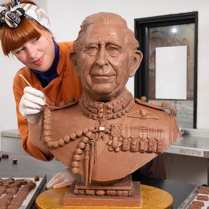 La cantidad de chocolate fundido que se utilizó para preparar el busto fue de 17 kilos
