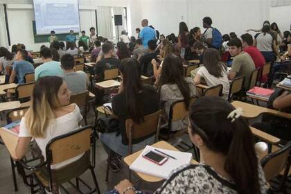 La cantidad de estudiantes en el curso nivelatorio superó las expectativas de la facultad