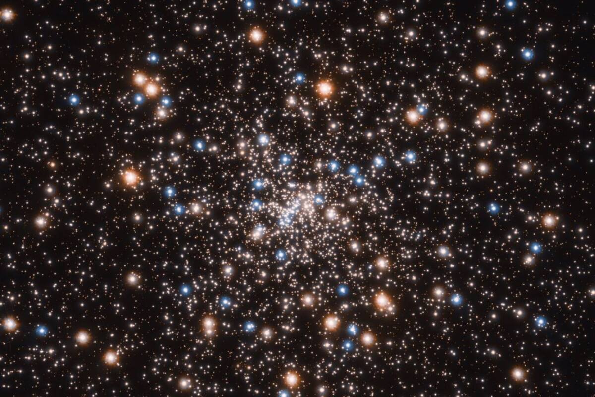 La cantidad de masa que puede acumular un agujero negro varía ampliamente desde menos del doble de la masa de nuestro Sol hasta más de mil millones de veces la masa deL Sol