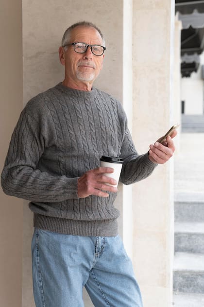 La capacidad de mantener el equilibrio es crucial después de los 70 (Foto: Freepik)