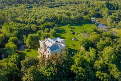 La capilla centenaria conserva su altar original y atrae a visitantes por su atmósfera de calma y valor arquitectónico