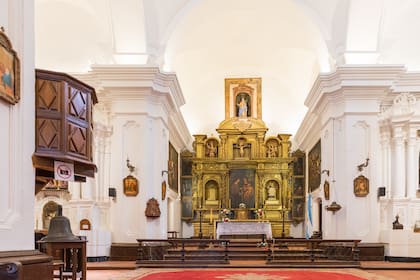 La capilla de Estancia Santa Catalina tiene un retablo confeccionado en las misiones jesuíticas.