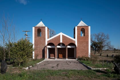 La capilla donde están enterrados los restos de Malvezzi, el dueño de Güerrín en su época dorada. En este campo tenía el tambo en el que producía su mozzarella.