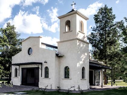 La capilla en la que los novios dieron el sí frente al altar