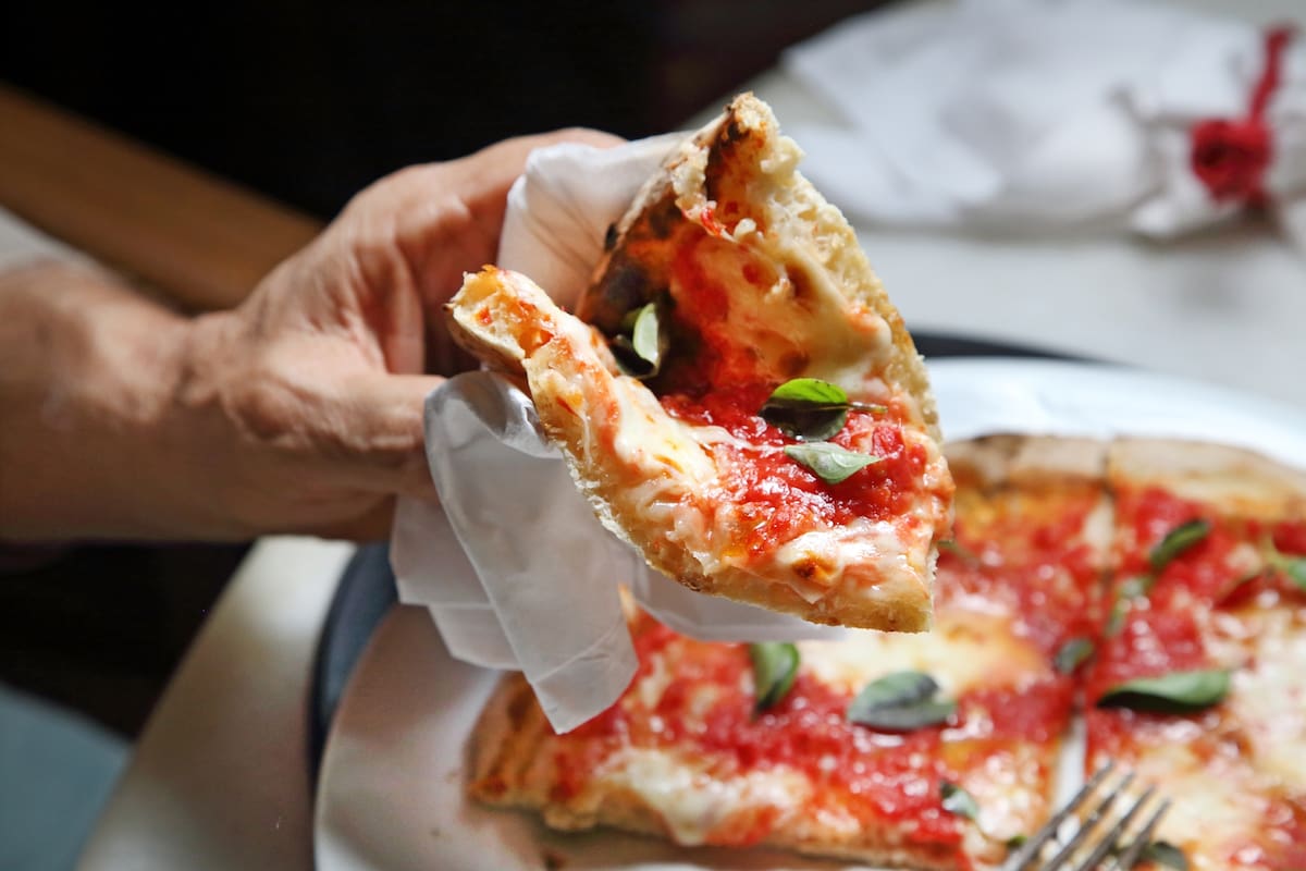 La capital de la pizza de Estados Unidos tiene un estilo muy diferente, pero no por eso ofrece menos opciones