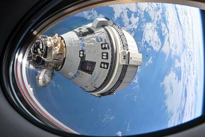 La cápsula Starliner acoplada a la estación espacial